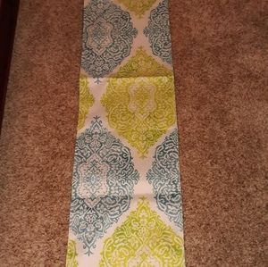 J. QUEEN New York table runner